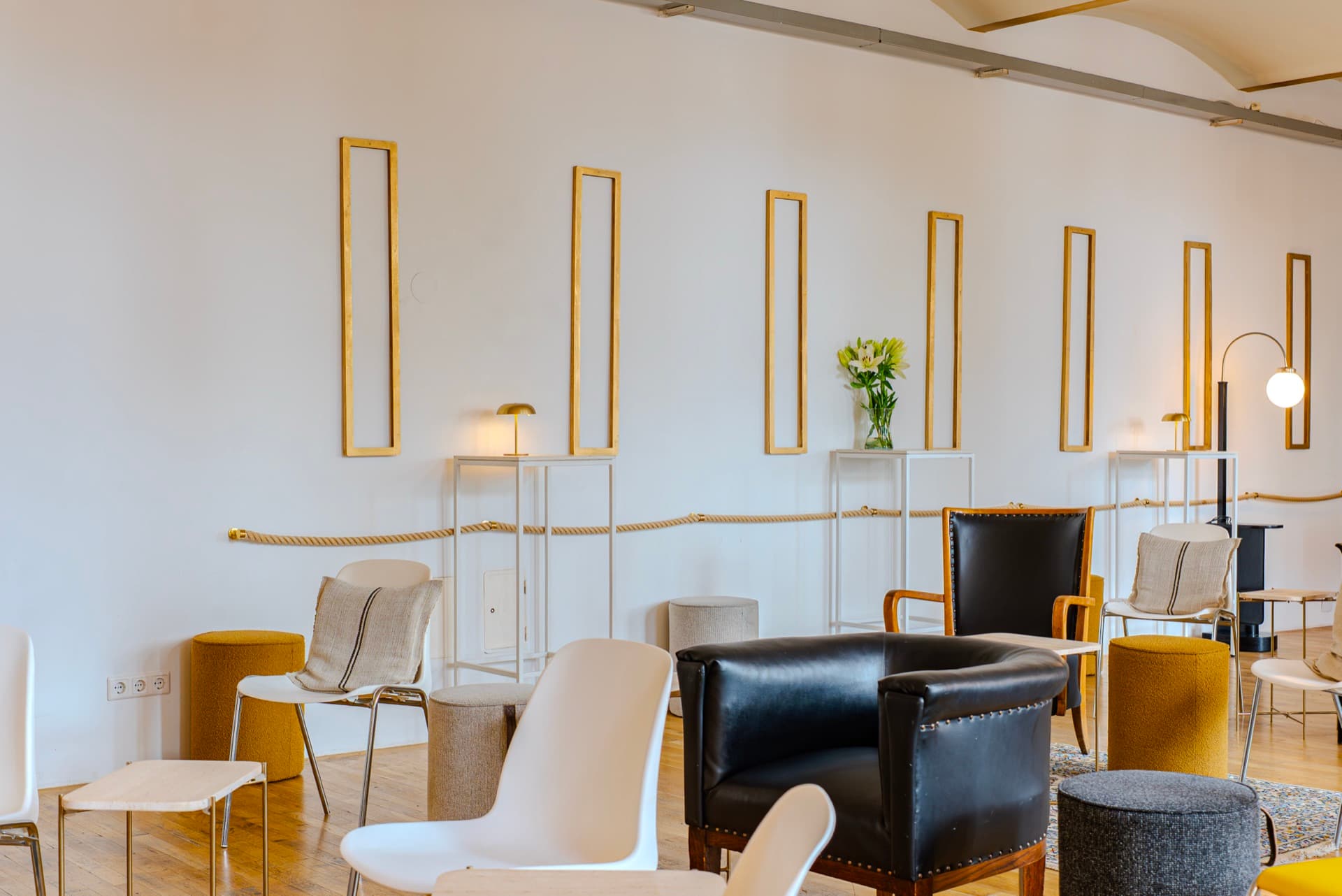 BOAT LOFT — Warm light and wooden floors