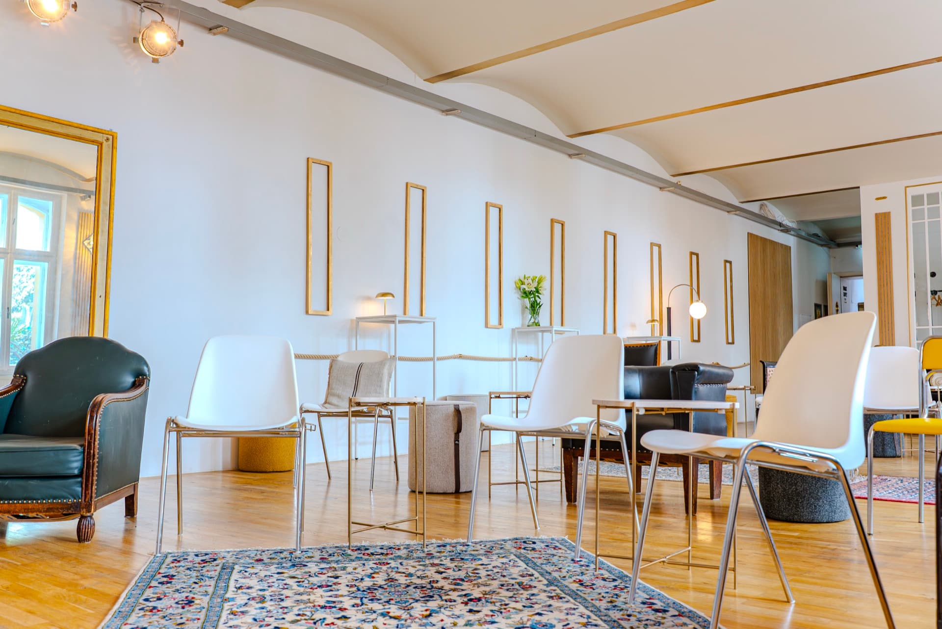 BOAT LOFT — Raumübersicht mit Tageslicht