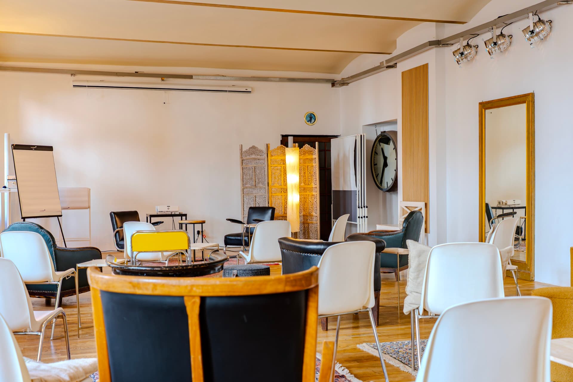 BOAT LOFT — Interior details