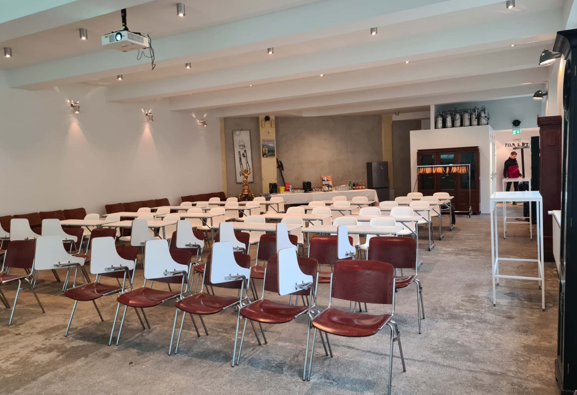 FILM LOFT No. 1 — Seminar with classroom seating