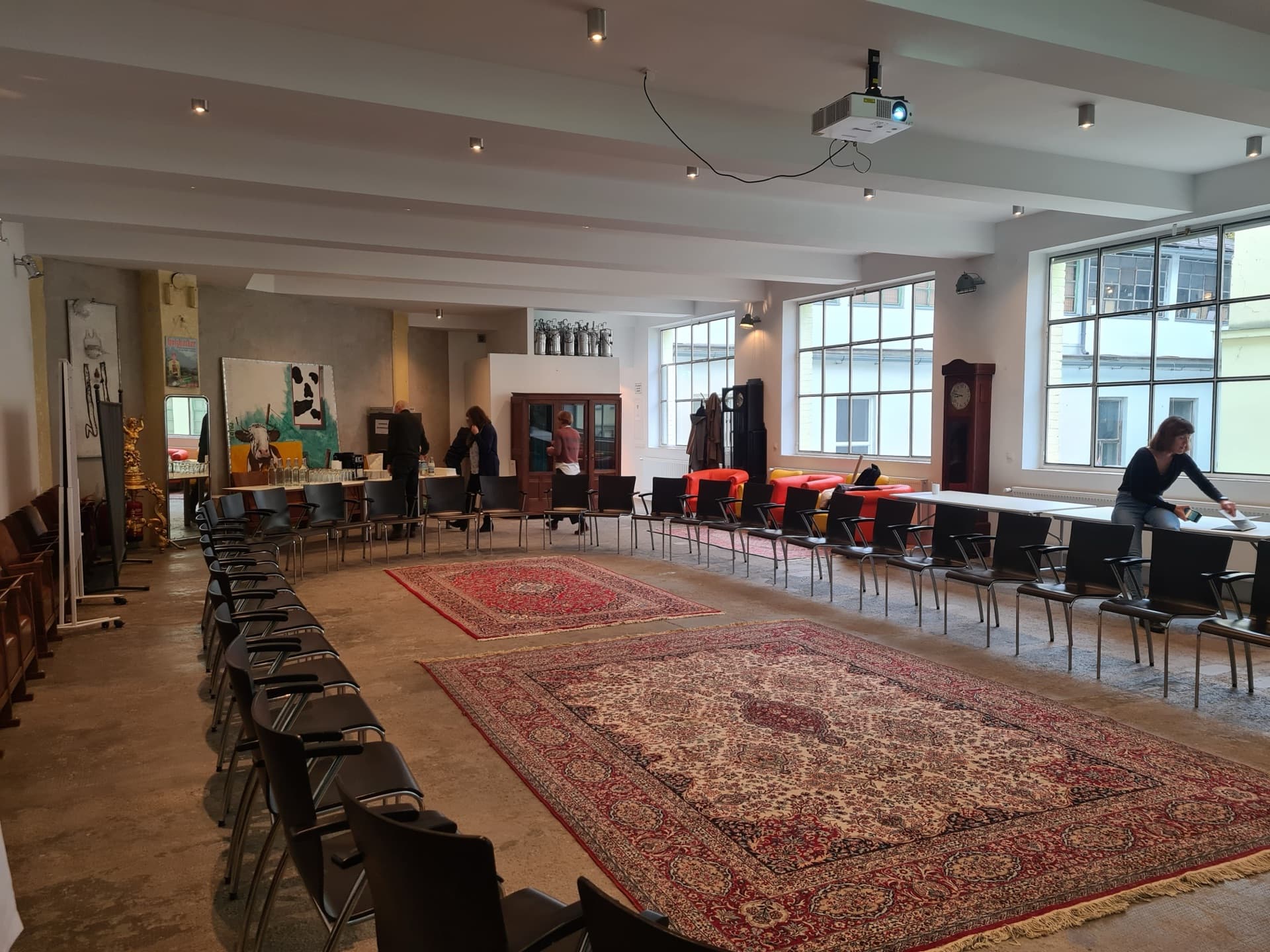 FILM LOFT Nr. 1 — Sesselkreis Nahaufnahme