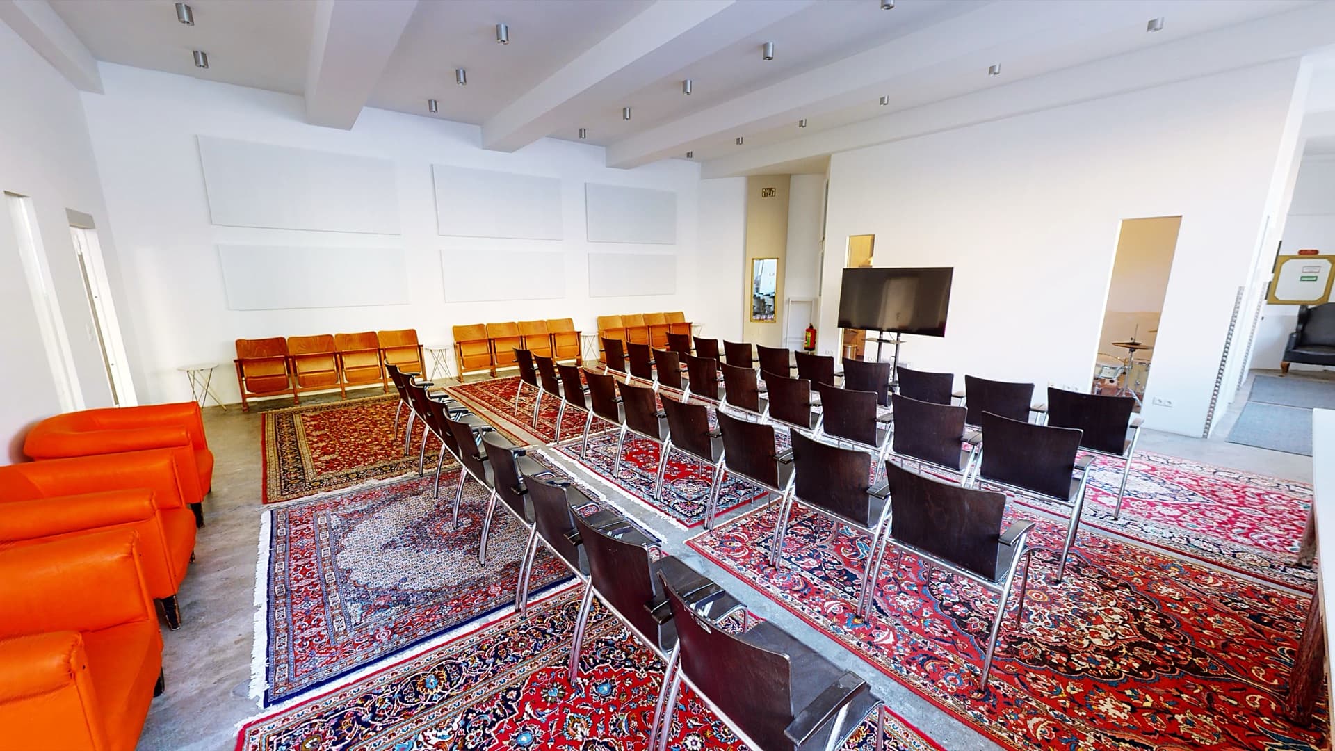 FILM LOFT Nr. 3 — Elegante Raumansicht