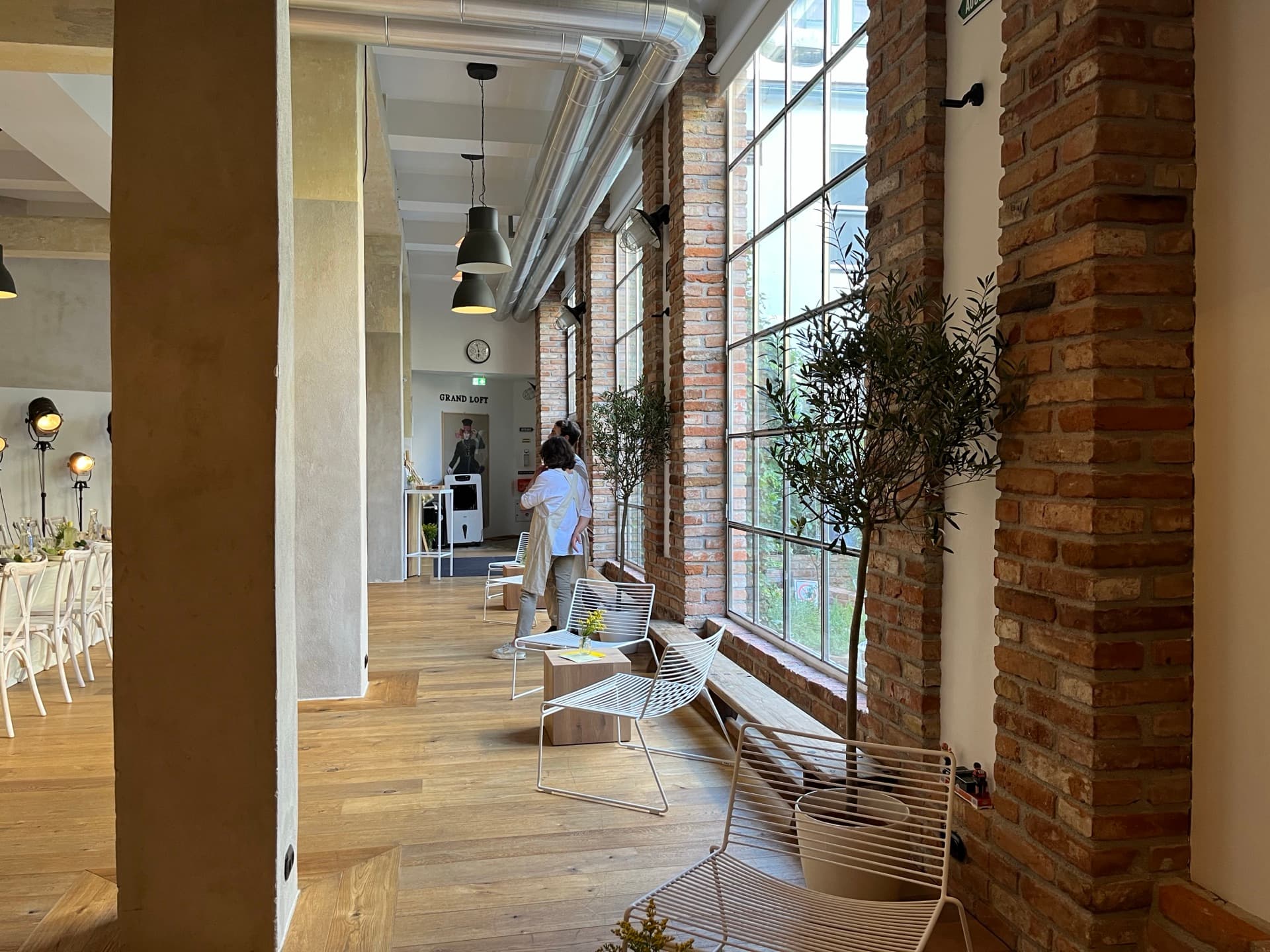 GRAND LOFT — Bombay-style event decoration