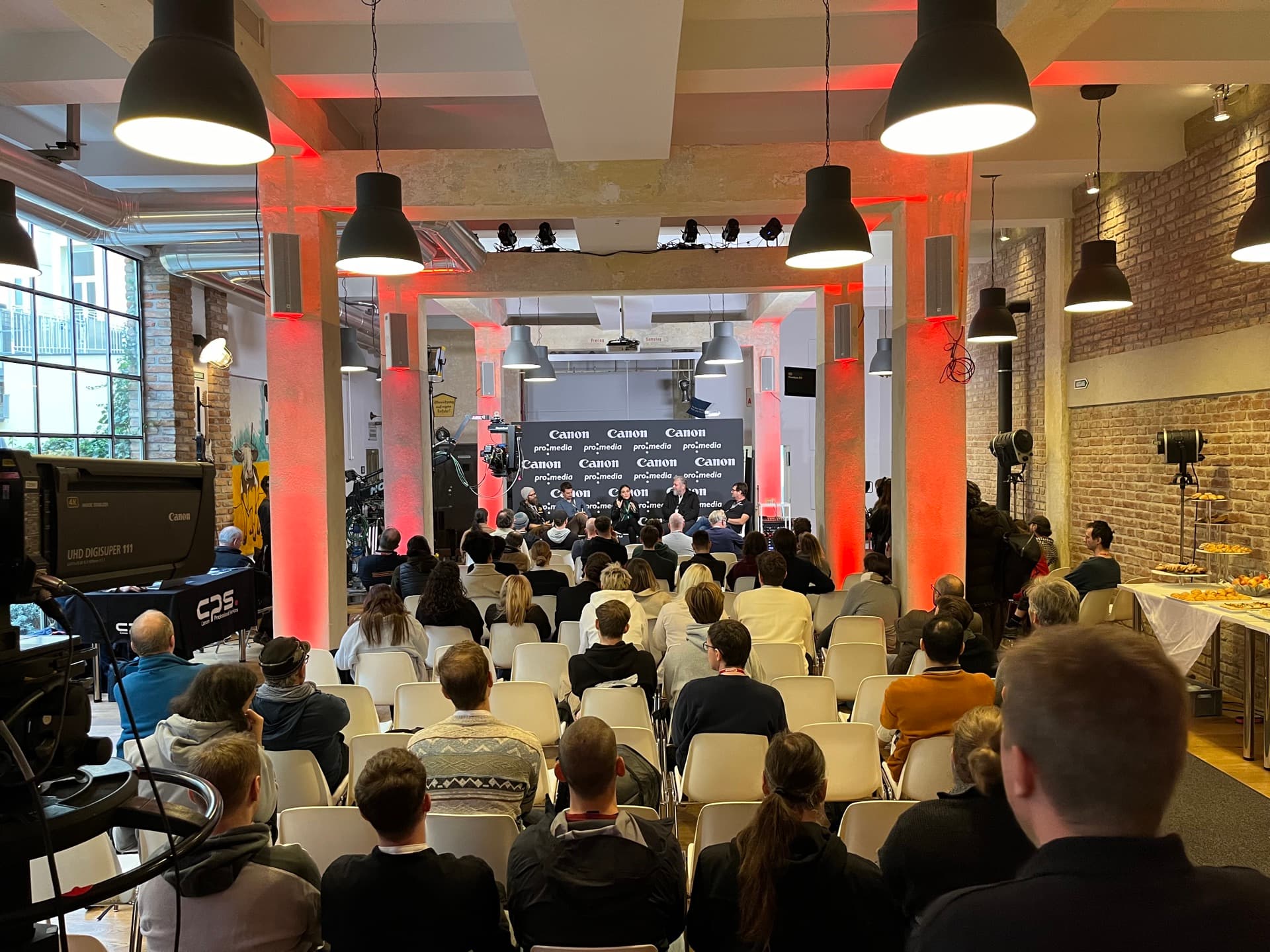 GRAND LOFT — Eventbestuhlung mit Gästen