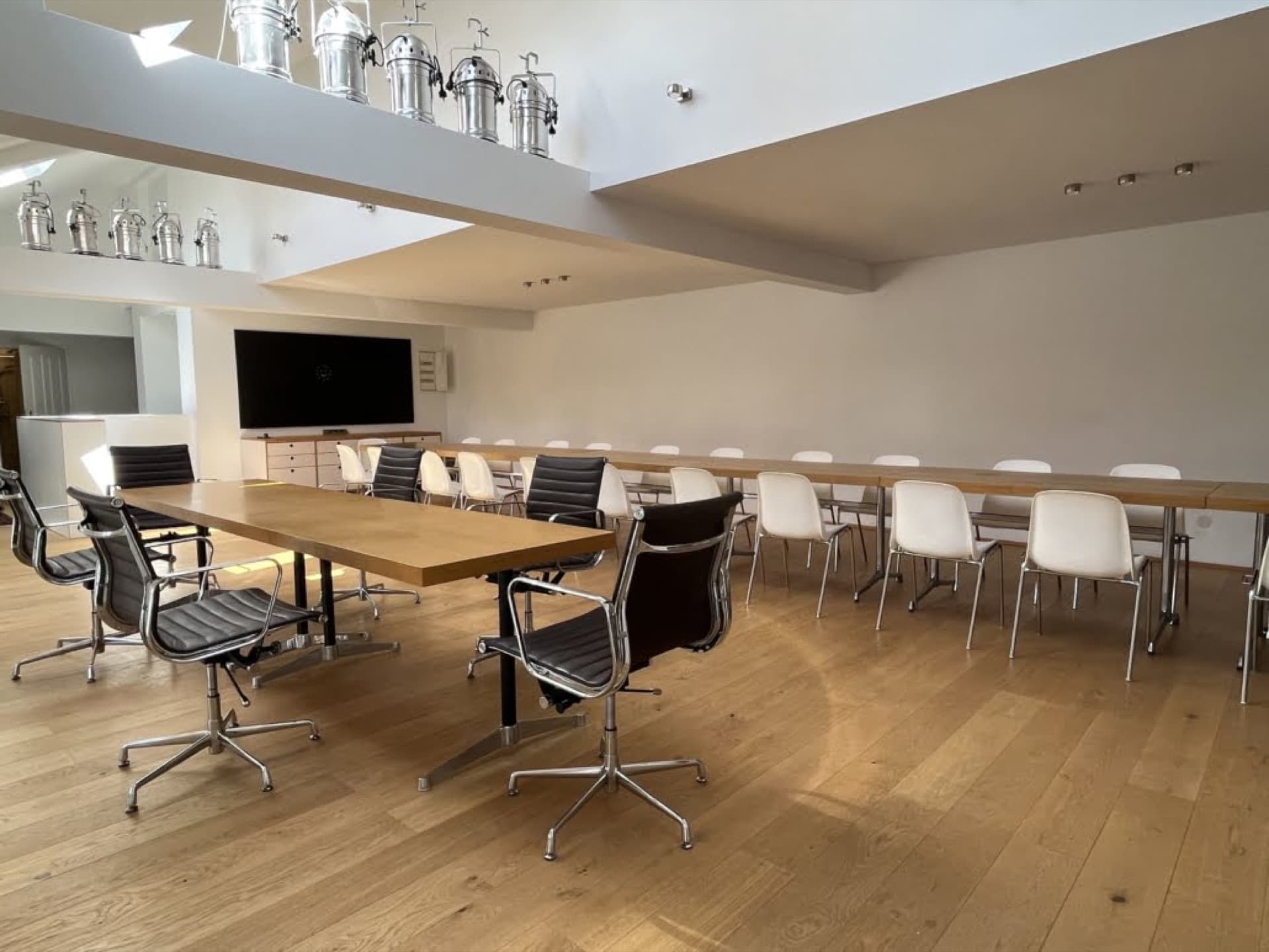 ROOF LOFT — Seminar setup in the attic