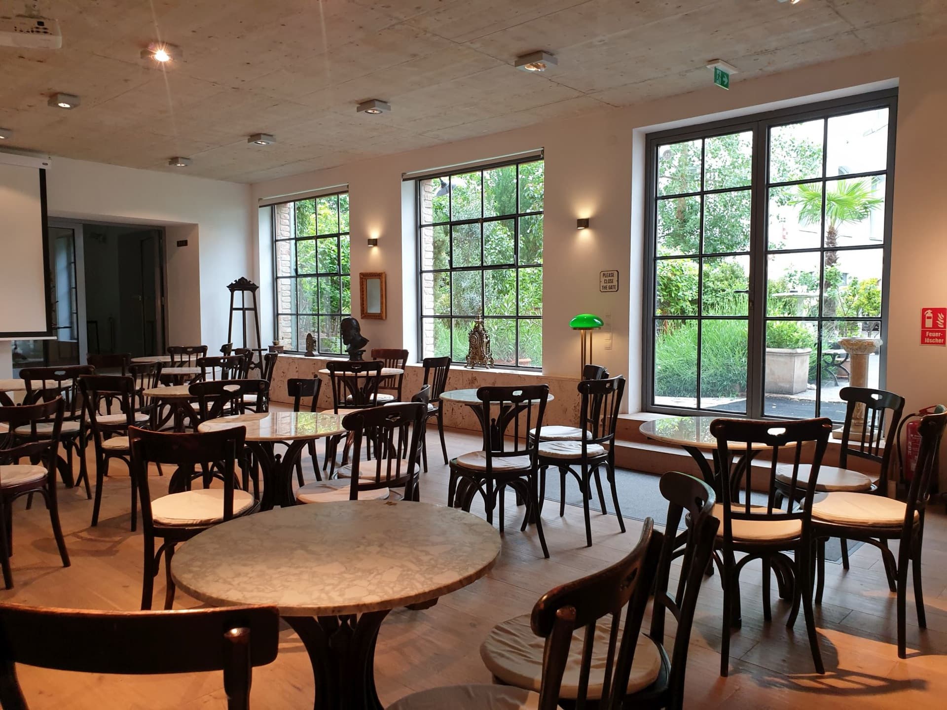 SILENT LOFT — Kaffeehaus-Atmosphäre