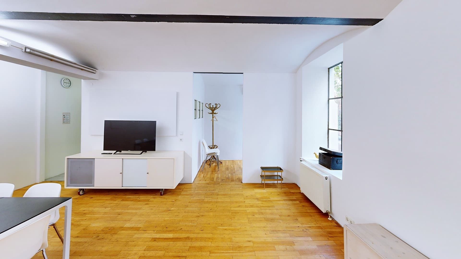 VANILLA LOFT — Bright studio with windows