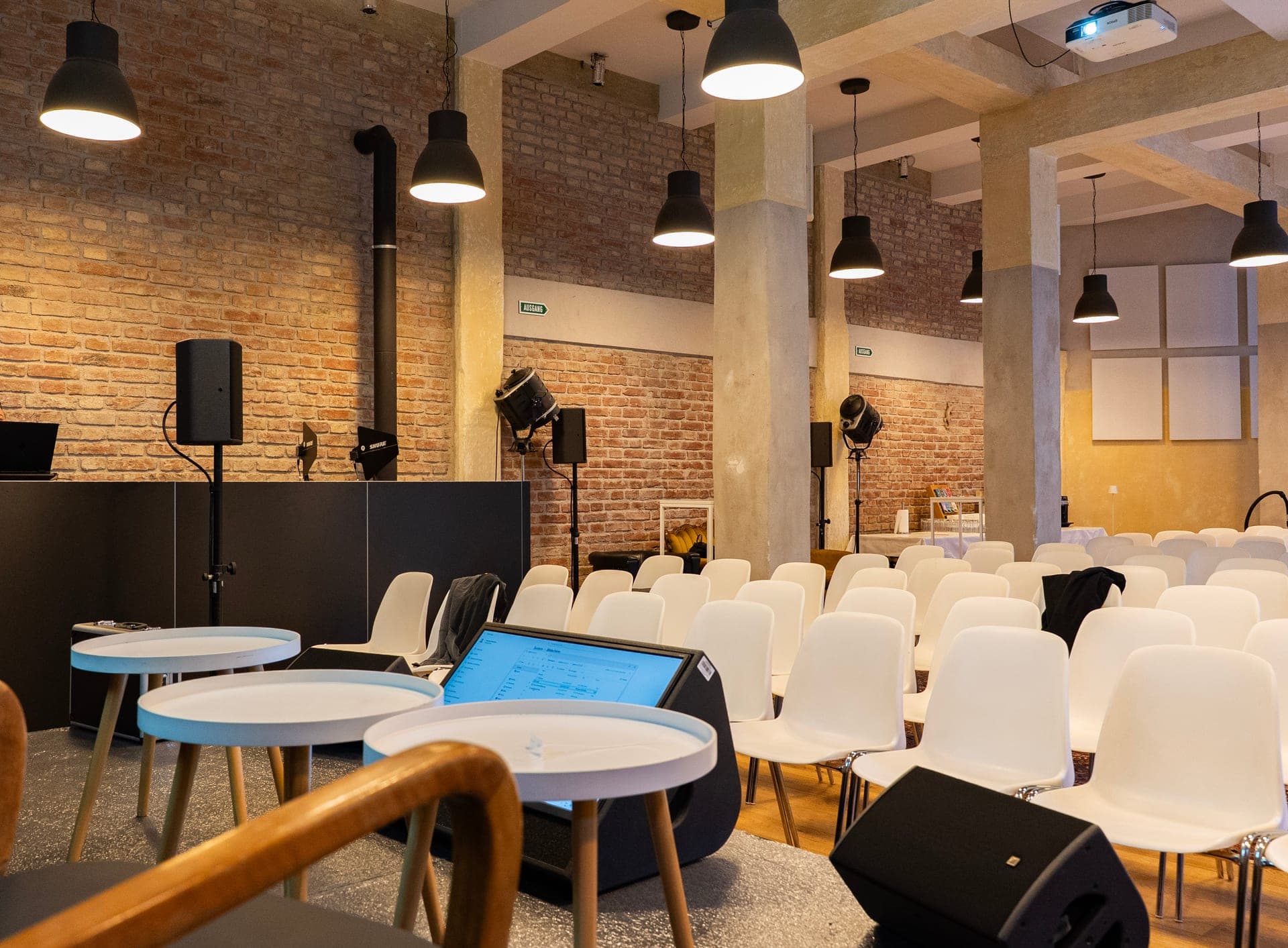 Main stage, breakouts and 120 minds full of ideas.